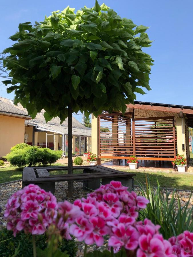 Green Corner Wellness Puspokladany Exterior photo